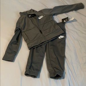 Nike two piece set for toddler 2T. Brand new